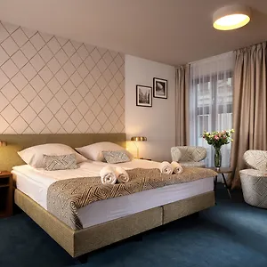 4* Hotel Xerion