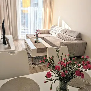 Leomar, Bezkontaktowe Zameldowanie, Darmowy Parking Poznań